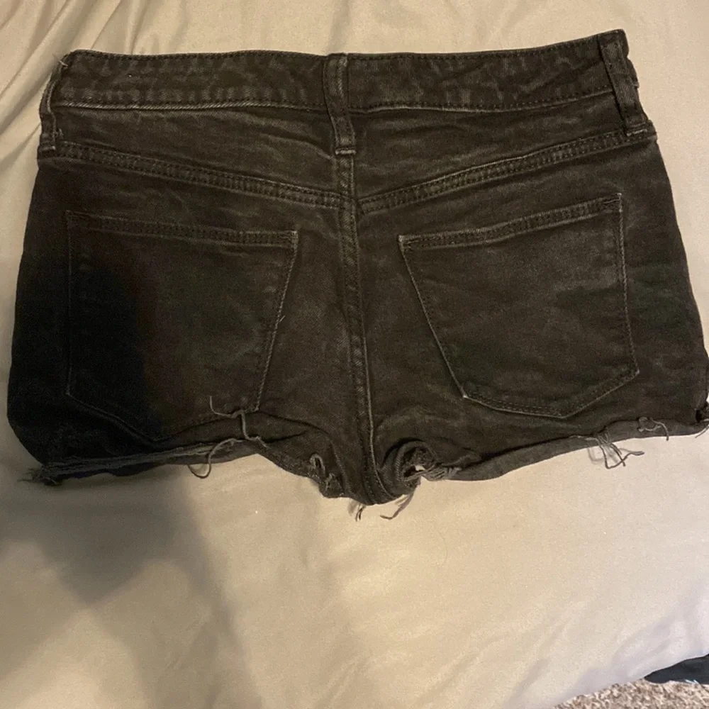 Universal Threads High Rise Shorts - Picture 2 of 3